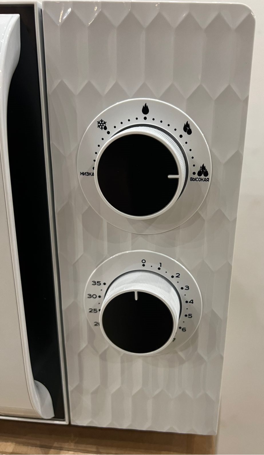 Детальная картинка товара «микроволновая печь leran fmo 2037 w»